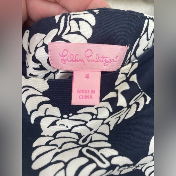 Lily Pulitzer fully lined, cotton navy blue dragon print, skirt, back zip;size 4 - Picture 5 of 8